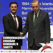 Cumhurbaşkanı Erdoğan, Demirkol'u Tanıttı (HABER: ASLI AKIŞ)- Cumhurbaşkanı  ve AK Parti Genel Başkanı Recep Tayyip Erdoğan, 31 Mart'ta yapılacak  mahalli idareler seçimi için partisinin Bolu Belediye Başkan Adayının  Muhammed Emin Demirkol olduğunu