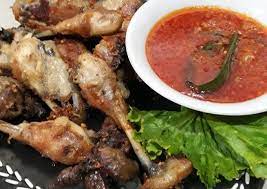 Ceker ayam kali ini akan kami buat dengan memiliki sedikit kuah bumbu yang sangat nikmat dan gurih juga dapat menambah selera makan. Resep Ayam Presto Tulang Lunak Oleh Mamak Nuning Cookpad