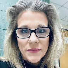 Stephanie Knouse's Instagram, Twitter & Facebook