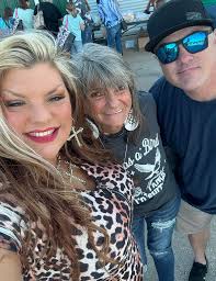 8:30ish. Quick small Live!!! #LiveSASSY