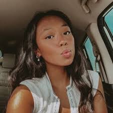 Cassie Russell's Instagram, Twitter & Facebook