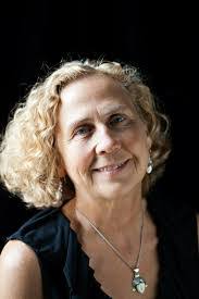 Edith Barth's Instagram, Twitter & Facebook