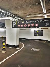 Das hotel verfügt über parkplätze für hotelgäste. Tiefgarage Im Hotel Waldorf Astoria Park One Gmbh