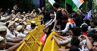 Inde: tirs de gaz lacrymogènes contre des manifestants dénonçant les fraudes aux examens