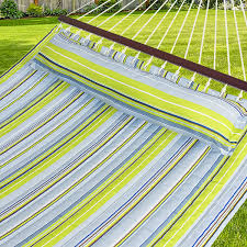 A decorative grid pattern on the pillow and pouch help to add an inviting feel to your patio or lawn. Best Choice Products Quilted Double Hammock W Detachable Pillow Spreader Bar Blue And Green Stripe Garden Outdoor Amazon Com