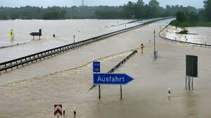 Das hochwasser 2013 in passau war die zweitschlimmste flutkatastrophe in der geschichte der stadt.die altstadt und weitere teile des zentrums waren großflächig überflutet. Hochwasser Katastrophenalarm Im Suden Und Osten Panorama Sz De