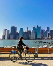 Skyline Nyc Usa Une Photo Coup De Coeur Prise Sur Le Vif A Nyc Un Moment Suspendu Dans Le Temps F Travel Around The World New York Skyline Travel Around