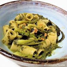 Ricetta pasta con i broccoli. Senzapanna Mezze Maniche Con Broccolo Fiolaro Come Pulirlo E Come Utilizzarlo In Cucina