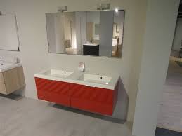 Utile video guida della compab bagni, che vi illustra come regolare i cassetti per avere i frontali completamente in linea. Compab Mobile Per Bagno Con 2 Lavelli Acrilici Bianchi Ante In Legno Laccato Rosso Lucido Completo Di Specchio Con Luci