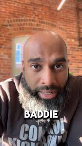 EASILY the most common question I get (understandably)💯 TT:  @boringbreakdowns, #mma #ufc #muaythai #kickboxing #boxing #martialarts