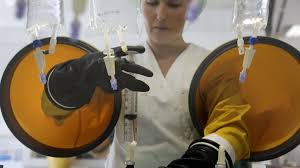 There are different types of chemotherapy medicines, but they all work in a similar way. Ein Kampfstoff Als Lebensretter Gesundheit