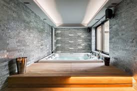 Location Chalet A Megeve L Impasse Cimalpes Jacuzzi Interieur Decoration Interieure Contemporaine Spa Interieur