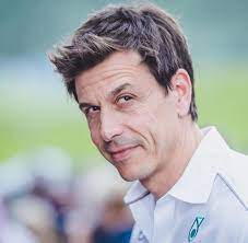 He holds a 33% stake in mercedes amg petronas motorsport for. Toto Wolff Man Muss Nicht Dauernd Herumschmusen Welt