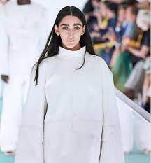 Birkaç gündür dünya, gucci'nin yeni modeli armine harutyunyan'ı konuşuyor. Armine Harutyunyan In Estetikli Hali Bakin Kime Benzedi Gucci Nin Yeni Modeli Internet Haber