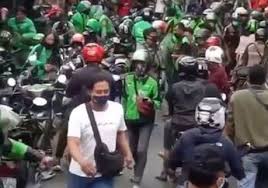 Here are some tante vs ojol related info and videos. Berita Ojol Terbaru Hari Ini