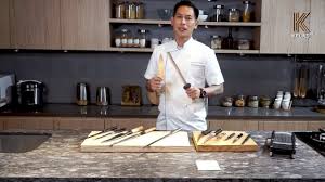 Namanya kian dikenal setelah menjadi juri di kompetisi masak masterchef indonesia. Kelas Com Chef Juna Mengajarkan Teknik Memasak Official Trailer Kelas Com Facebook