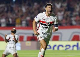 Jogador tem problema e pode virar desfalque no São Paulo
