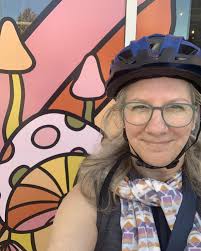 Today some of our Class of 2020 graduates stopped by after commencement to  tour our new building. 🐾❤️ Deanna Limon (left), Alexandra Rangel (middle),  Bianca Ojeda (right). #UHCOMD