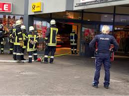Das team feuerwehreinsätze kreis heinsberg und umgebung wünscht allen müttern einen schönen und erholsamen muttertag. Feuerwehreinsatz Im Donauworther Kaufland Donauworth Donau Ries Aktuell