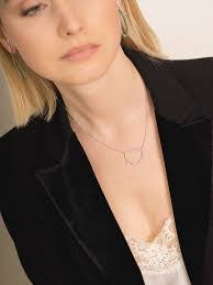 Isabelle Collier's Instagram, Twitter & Facebook