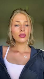 lola burt (@yeahhshushh)