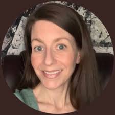 Laura Miers's Instagram, Twitter & Facebook