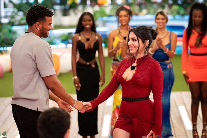 The Obsessive Fans Playing God on 'Love Island'—and Living for the  Crash-Outs | WIRED