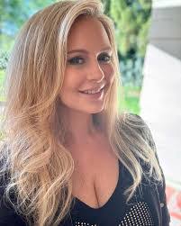 Leslie Saylor's Instagram, Twitter & Facebook