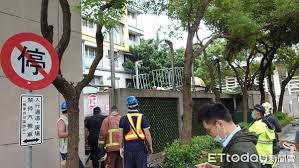 最快速的查詢台北捷運路線和票價，用滑鼠點選捷運站一次即可顯示各站票價。 動物園 木柵 萬芳社區 萬芳醫院 辛亥 麟光 六張犁 科技大樓 南京復興 中山國中 松山機場 大直 劍南路 西湖 港墘 文德 內湖 大湖公園 葫洲 東湖 南港軟體園區. å¿«è¨Š æ·é‹äºžæ±é†«é™¢ç«™æ—å»¢æ£„æ°´æ§½èµ·ç« æ¿ƒç…™ç«„å¤© è­¦æ¶ˆæ€¥çŒæ•' Ettodayç¤¾æœƒæ–°èž Ettodayæ–°èžé›²
