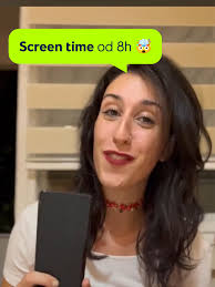 Pravićemo se da nemam 3-4 sata skrin tajma samo na društvenim mrežama.  #aplikacije #duolingo #jezici #knjige #telefon #TikTokSrbija