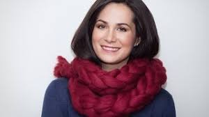 A free knitting pattern for knitting an easy scarf in garter stitch for absolute beginners. You Can Make This Cozy Chunky Knit Scarf In One Hour How To Knit A Chunky Chain Scarf