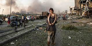 Lebanese prime minister says beirut explosions caused by an estimated 2,750 tons of beirut city governor marwan aboud said: Nach Explosion In Beirut Stimmen Aus Einer Verwusteten Stadt Taz De