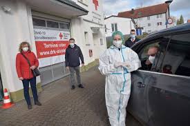 Der junge mann steht in einem „schulverhältnis und lebt in dem kleinen mittelhessischen städtchen homberg (ohm). Stadt Homberg Ohm Schnelltestzentrum In Homberg Ist Gut Gestartet Am 21 03 2021 Um 16 Uhr Startete Das Schnelltestzentrum Des Drk In Homberg Ohm In Der Friedrichstrasse Burgermeisterin Claudia Blum Machte Sich Am