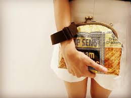 Lot 3, jalan pelabur 23/1, 40300 shah alam, selangor darul ehsan malaysia: Bukan Gucci Bukan Lv Tapi Ia Beg Daripada Plastik Hup Seng Dan Gardenia Semakin Trending Free Malaysia Today Fmt