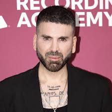 La conductora vivió un gran susto y así se lo hizo saber al público y a  Raúl De Molina. 👉🏽 bit.ly/3Dla6Ij