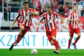 Müllers kollege beim fc bayern, nationaltorhüter manuel neuer, findet die entscheidung richtig. Thomas Muller Manuel Neuer Thomas Muller Photo 26013469 Fanpop