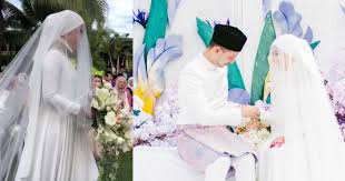 May your life together always be this effortless. 8 Gambar Majlis Nikah Elfira Loy Selamat Disatukan Dengan Faris Tahniah Penmerahpress