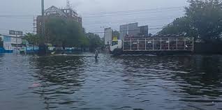 Semarang tergenang banjir akibat hujan sejak jumat malam. Kko5o3mmgyzk6m