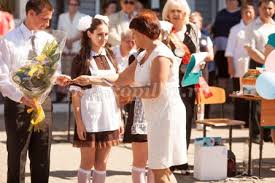 сценарий на последний звонок 11 класс необычный поздравление учителям Scenarij Linejki Poslednego Zvonka V 11 Klasse Sovremennyj