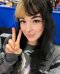 Lisa Hammock's Instagram, Twitter & Facebook