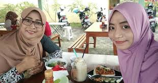 Masakan ini sangat enak dengan nasi kapau makanan khas asal kabupaten agam sumatera barat yang terkenal. 6 Tempat Kuliner Dan Tempat Nongkrong Di Sekitar Magetan Wisata Indonesia