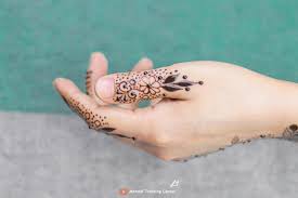 طريقة تطبيق الحناء في المنزل بسيطة تصميم حناء جميل جدا للفتيات العربيات الجميلات اجمل حناء Simple Mehndi Designs Mehndi Designs Latest Mehndi Designs