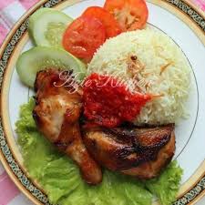 Bukannya sis tak pernah masak menu nasi ayam sebelum ini, sis pernah masak menu mengikut resepi nasi ayam sendiri tapi tak salahkan untuk cuba mengikut resepi orang. Resepi Nasi Ayam Mudah Dan Sedap Sayidahnapisahdotcom