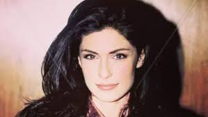 Sembra sia passato veramente poco tempo da quando nel 1995 venne incoronata miss italia. La Brutta Storia Di Anna Valle Il Furto D Identita Parole Che Fanno Riflettere