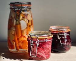 Il N Y A Pas Que Les Cornichons Dans La Vie Les Pickles Sont Avant Tout Le Mode De Conservation D Un Alimen En 2020 Photographie Culinaire Alimentation Pate En Croute