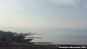 Ces décès incongrus prouvent que oui… il arrive parfois, que la mort soit causé de façon complètement absurde. Au Moins 5 Morts Apres Un Naufrage Sur Le Lac Tanganyika