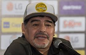Diego armando maradona macht mit kamerabegleitung einen rundgang durch seine wohnung und offenbart, im swimmingpool angekommen, dass ihm vier kinder nicht genug sind. Maradona Will Laut Anwalt Drei Kinder In Kuba Anerkennen Tiroler Tageszeitung Online Nachrichten Von Jetzt