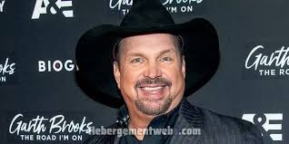 Brooks threatened to withhold his albums from stores that sell used cds, calling the practice evil. Konzert Von Garth Brooks In Kansas City Mit Einer Covid 19 Impfklinik Vor Ort