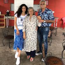 Pooja batra father's name is ravi batra (army colonel) and mother's name is neelam batra (miss india 1971 participant). Pooja Batra Wiki Age Husband Boyfriend Family Biography More Wikibio