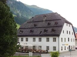 Direkt am fuße der buchensteinwand liegt der kleine ferienort st. St Jakob Im Deferregental